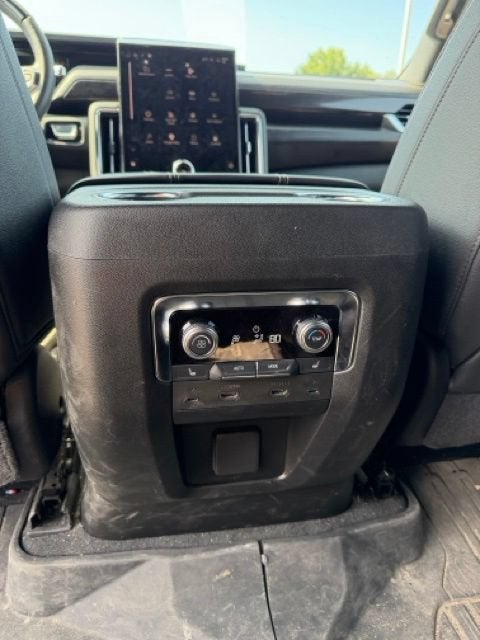 2025 GMC Yukon Elevation